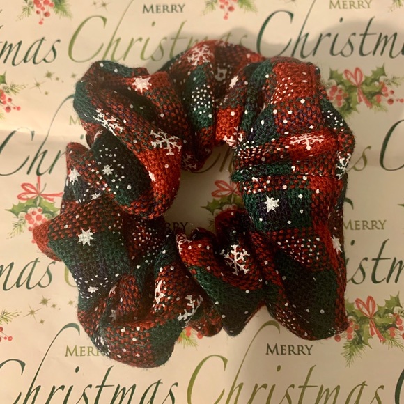🎄CHRISTMAS SCRUNCHIE🎄 - Picture 1 of 1